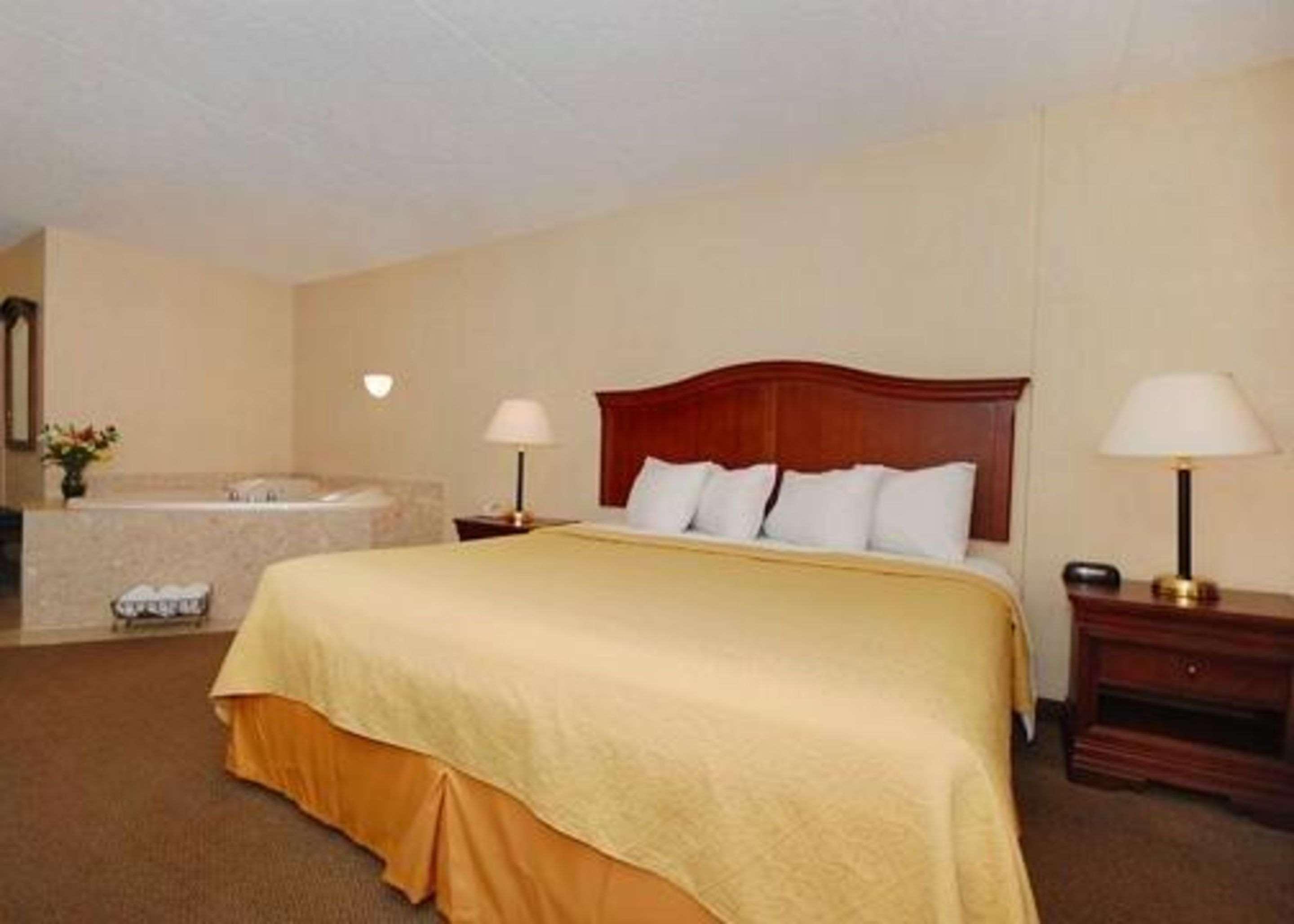 Quality Inn & Suites Danville Exterior foto