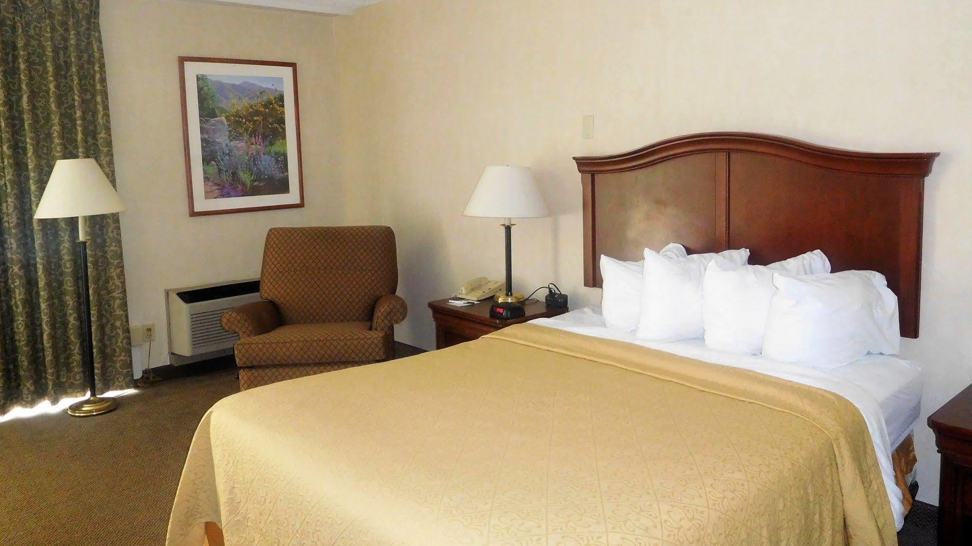 Quality Inn & Suites Danville Exterior foto